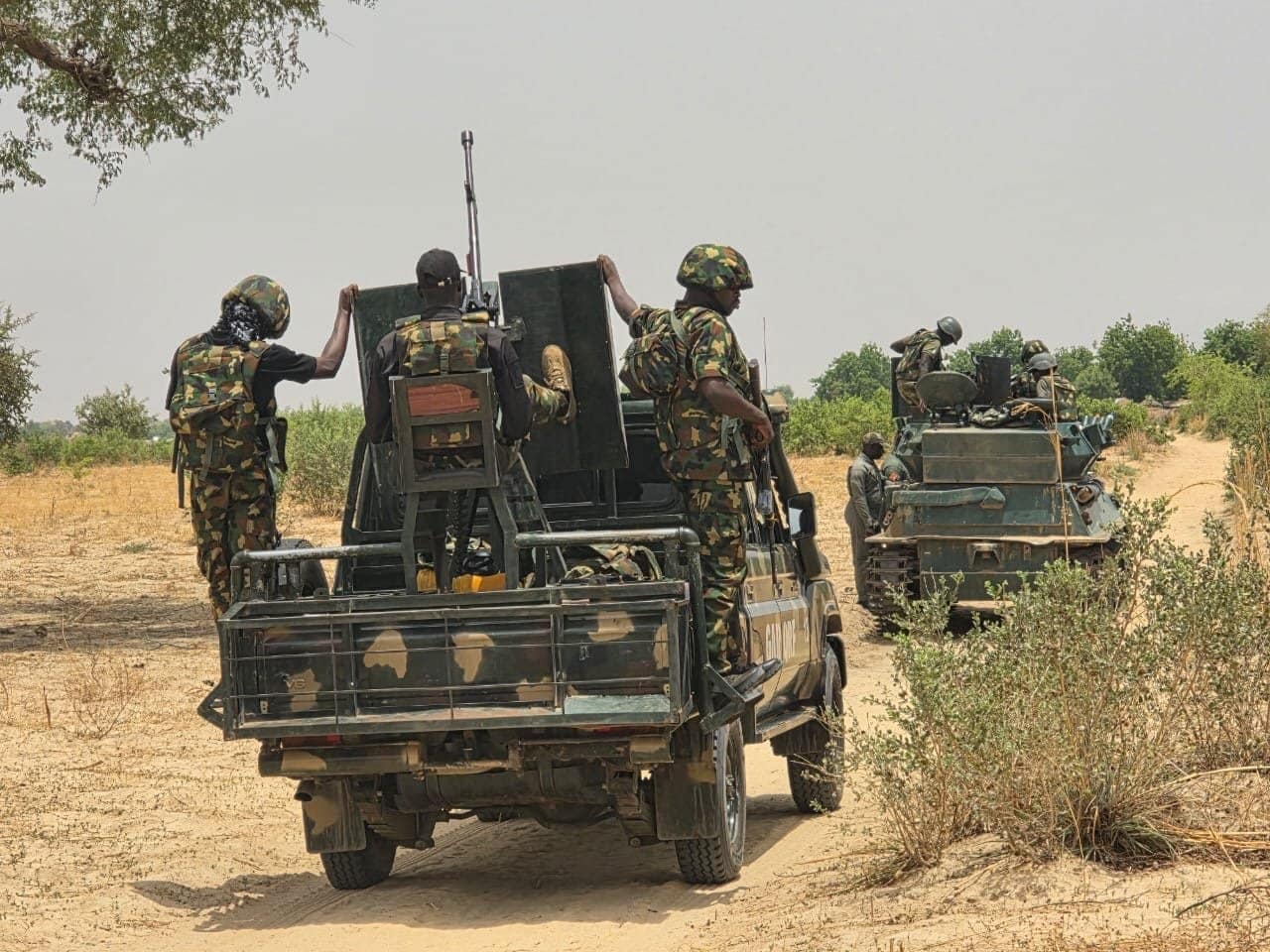 Troops arrest five suspects in Benue, recover arms, ammunition 