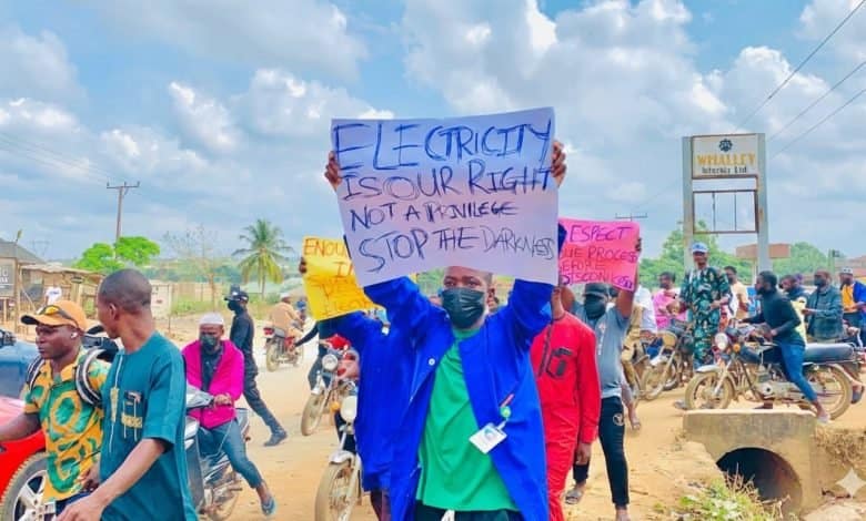 Lagos youths protest nationwide power outage 